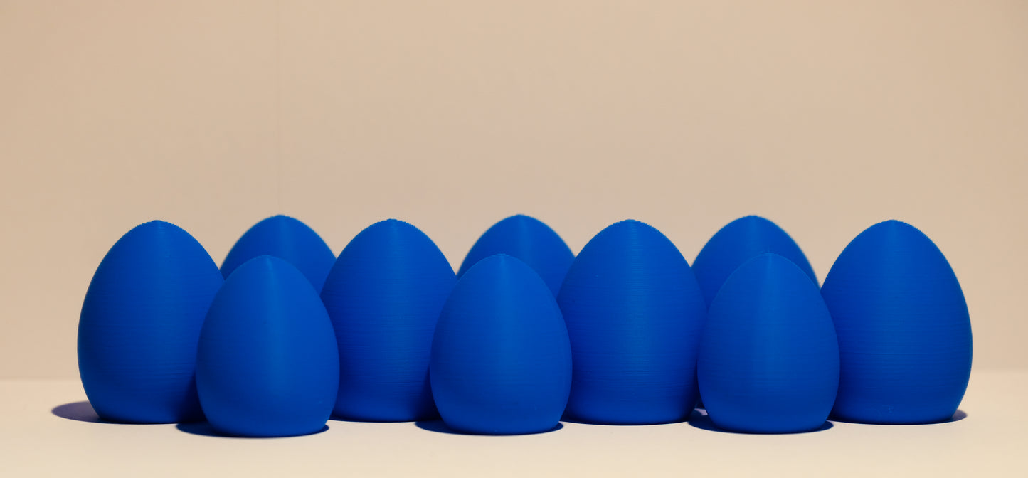 Set van 42 eitjes in 3 kleuren blauw. Thema: 'Pippa en het vreemde ei!' Van juf Sara.