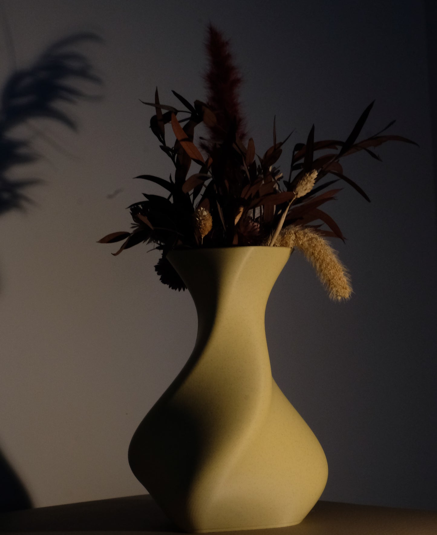 Organische vaas in marble sandstone